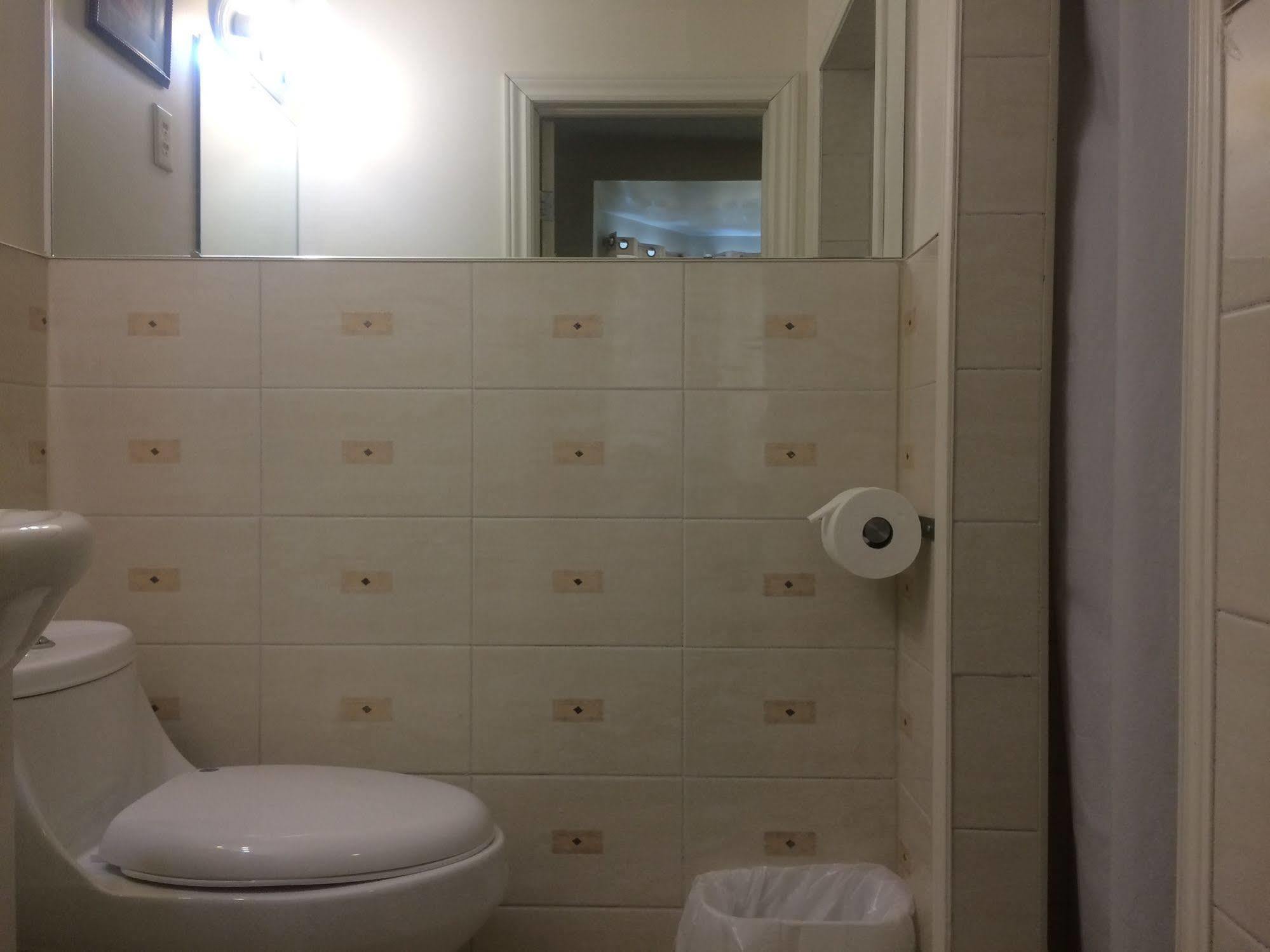Adas Guesthouse Toronto Ngoại thất bức ảnh