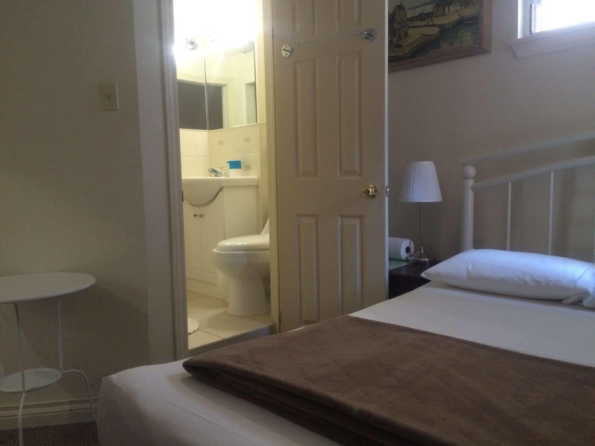 Adas Guesthouse Toronto Ngoại thất bức ảnh